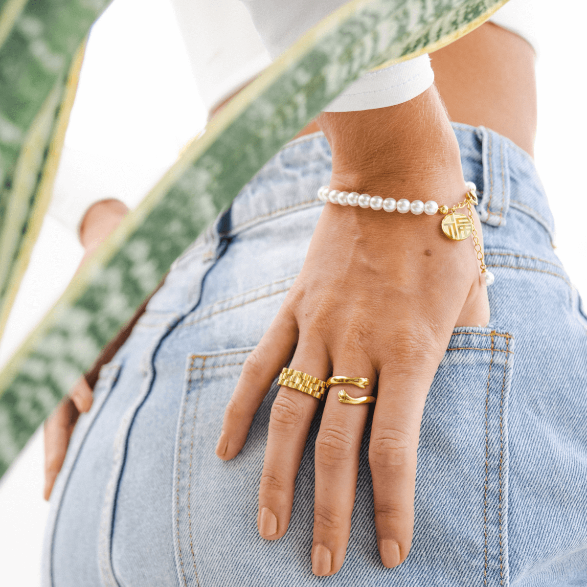 Anillo de abrazo chapado en oro de 18 quilates