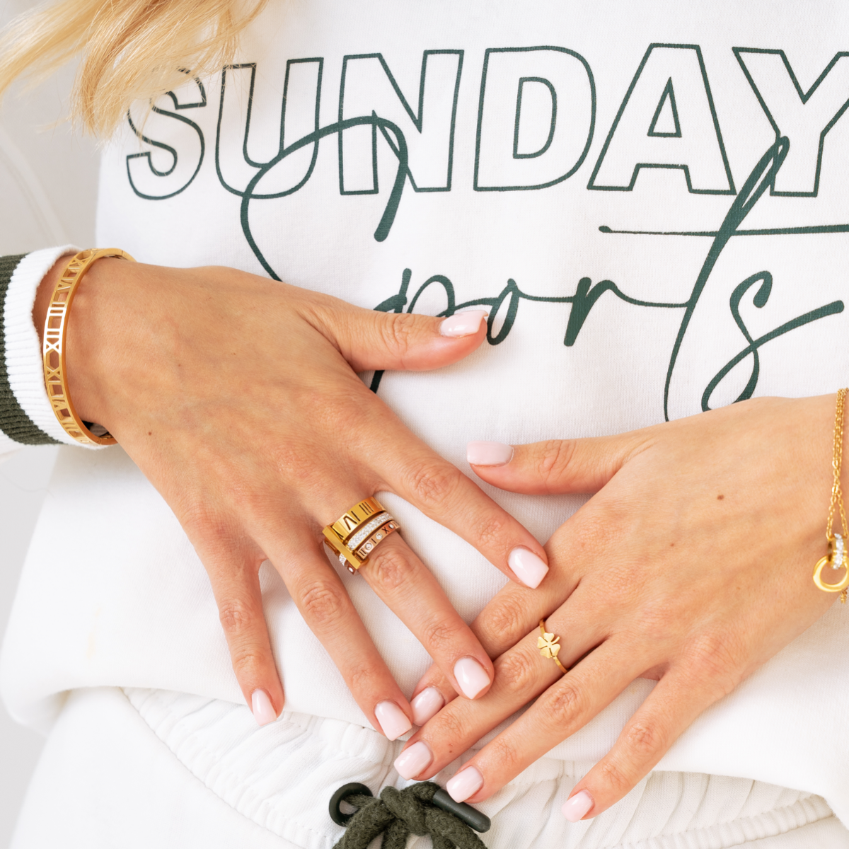 Anillo de triple banda con números romanos, chapado en oro de 18 quilates