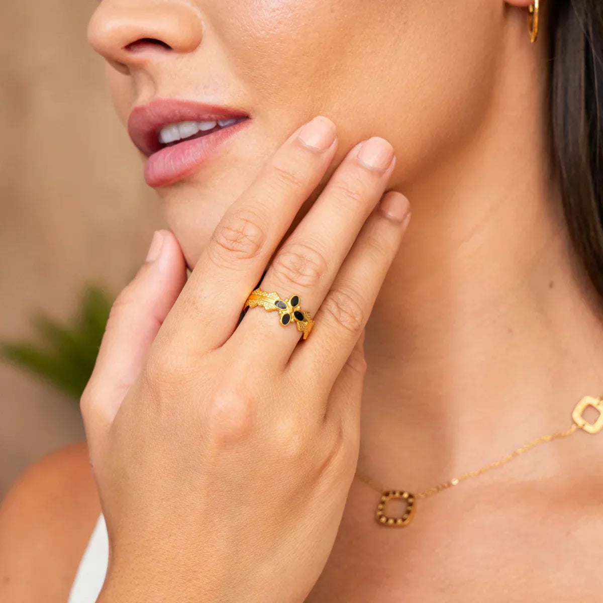 Anillo ajustable Blossom bañado en oro de 18 quilates