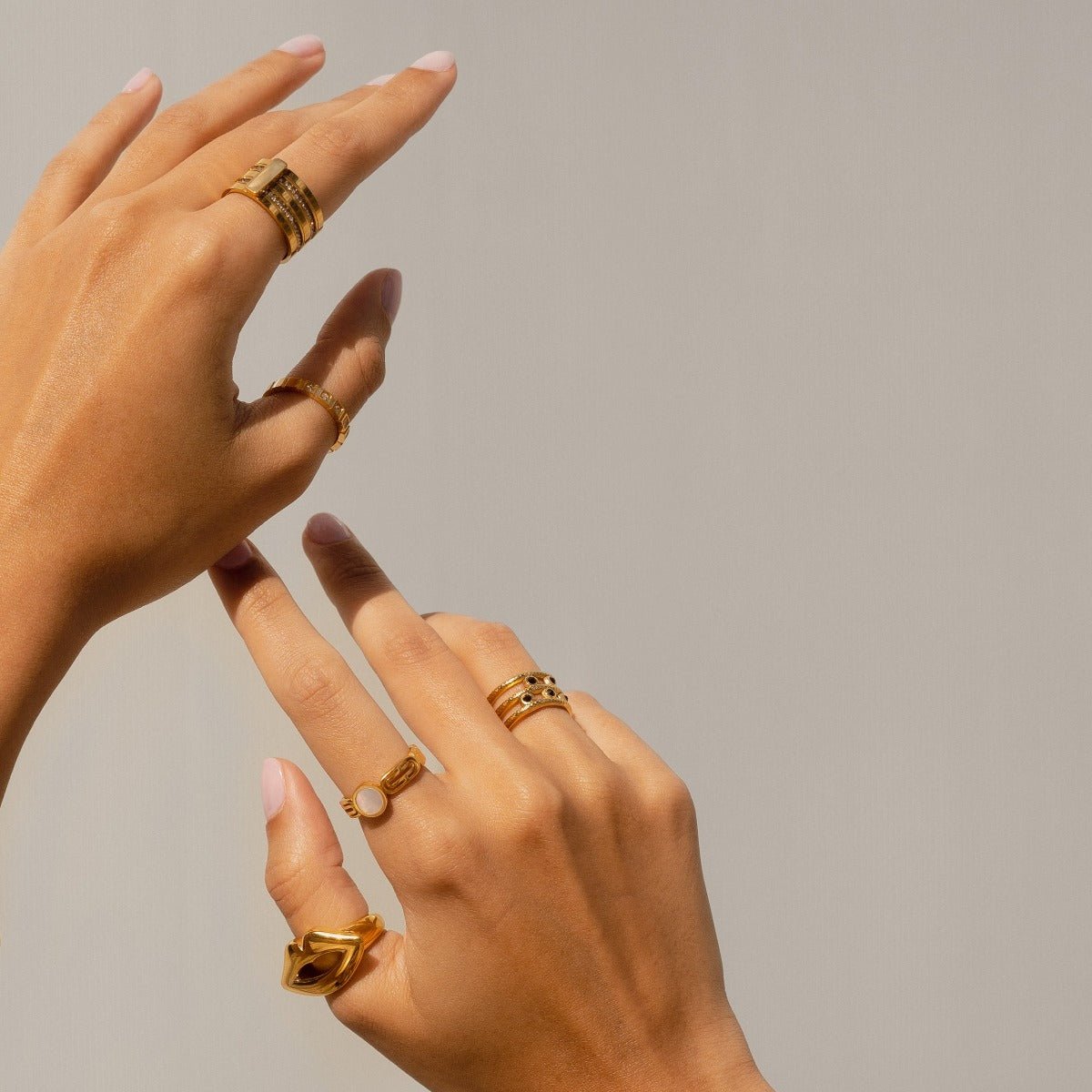 Anillo ajustable Melina bañado en oro de 18 quilates