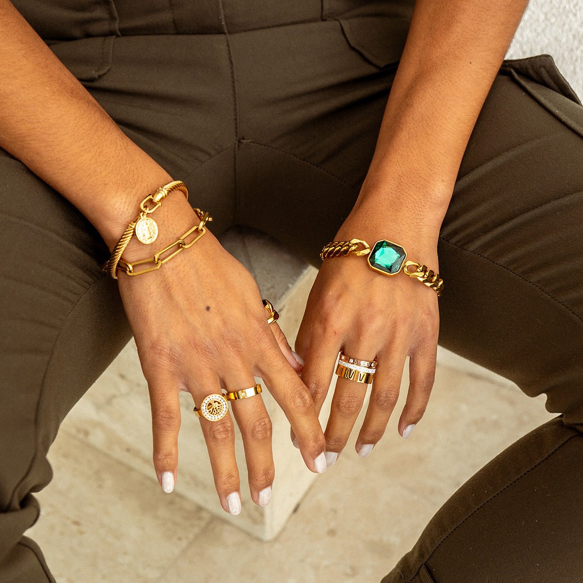 Anillo de triple banda con números romanos, chapado en oro de 18 quilates