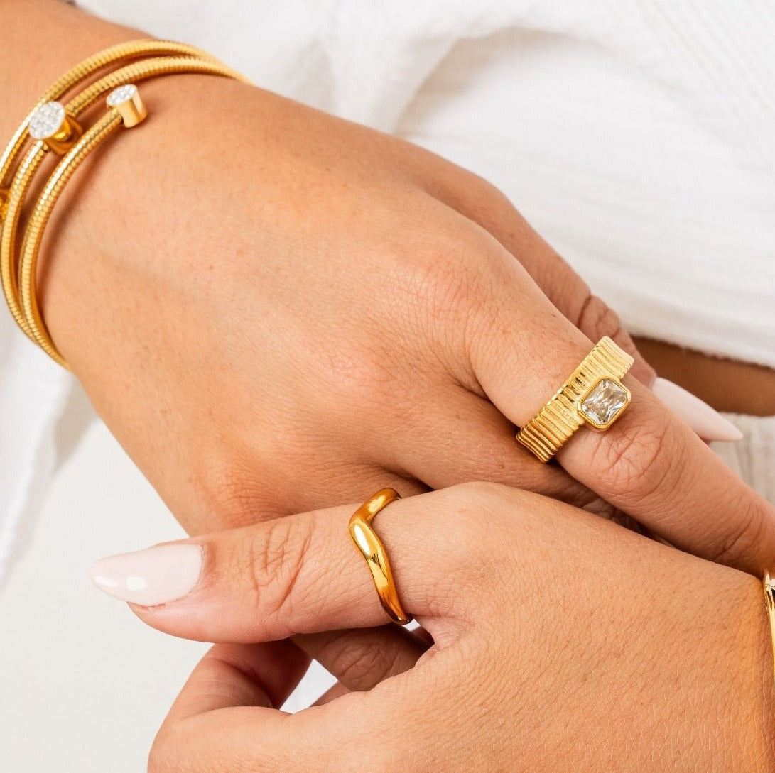 Anillo de cristal Capri bañado en oro de 18 quilates