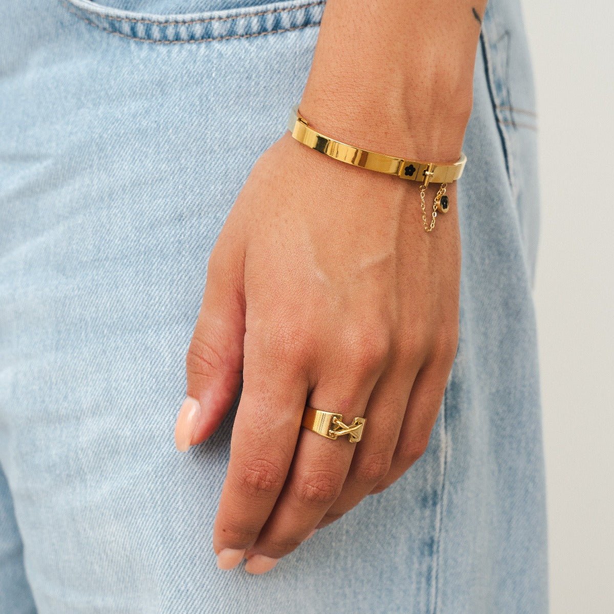 Anillo de corsé chapado en oro de 18 quilates