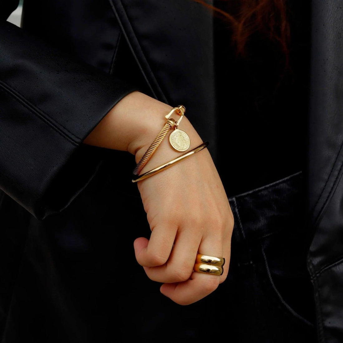 Anillo doble grueso bañado en oro de 18 quilates