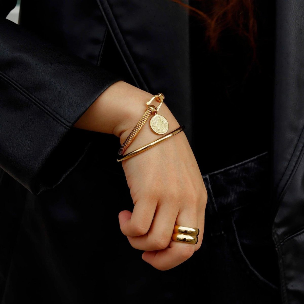 Anillo doble grueso bañado en oro de 18 quilates