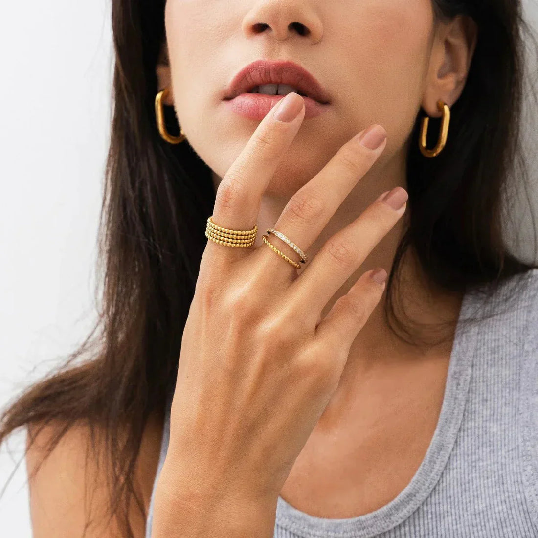 Anillo Esfera Icónica Chapado en Oro de 18 K