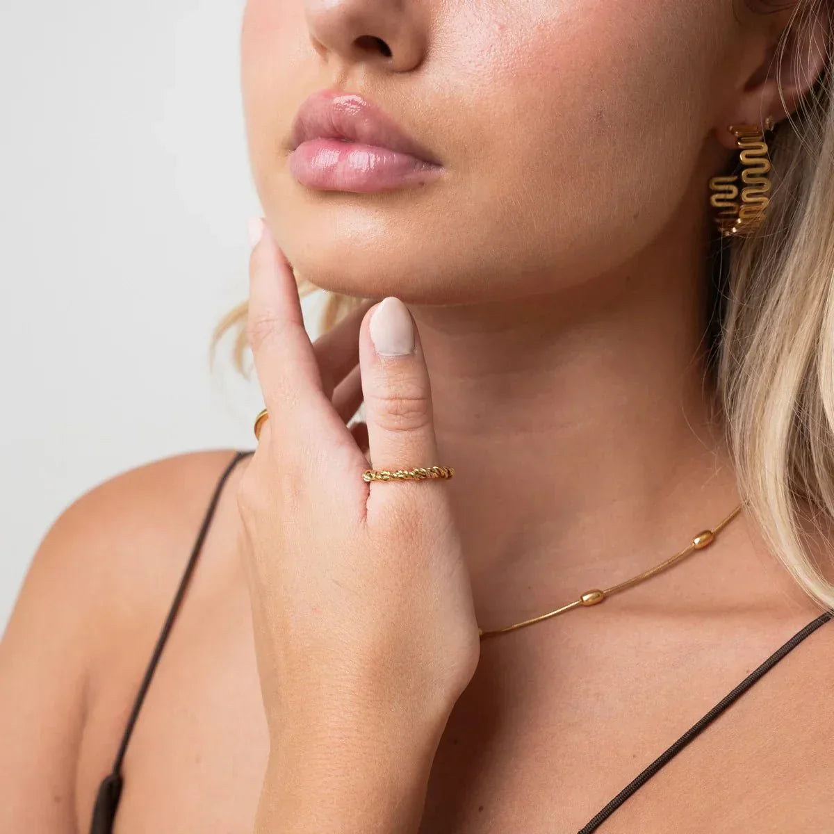 Anillo espiral bañado en oro de 18 quilates