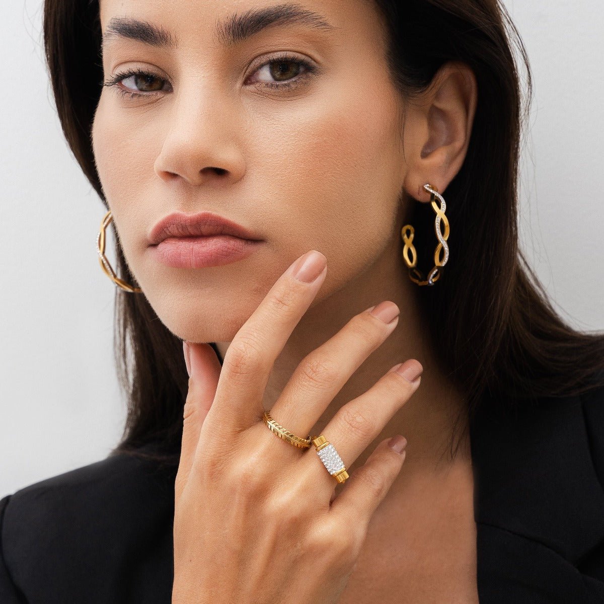 Anillo giratorio Glitz bañado en oro de 18 quilates