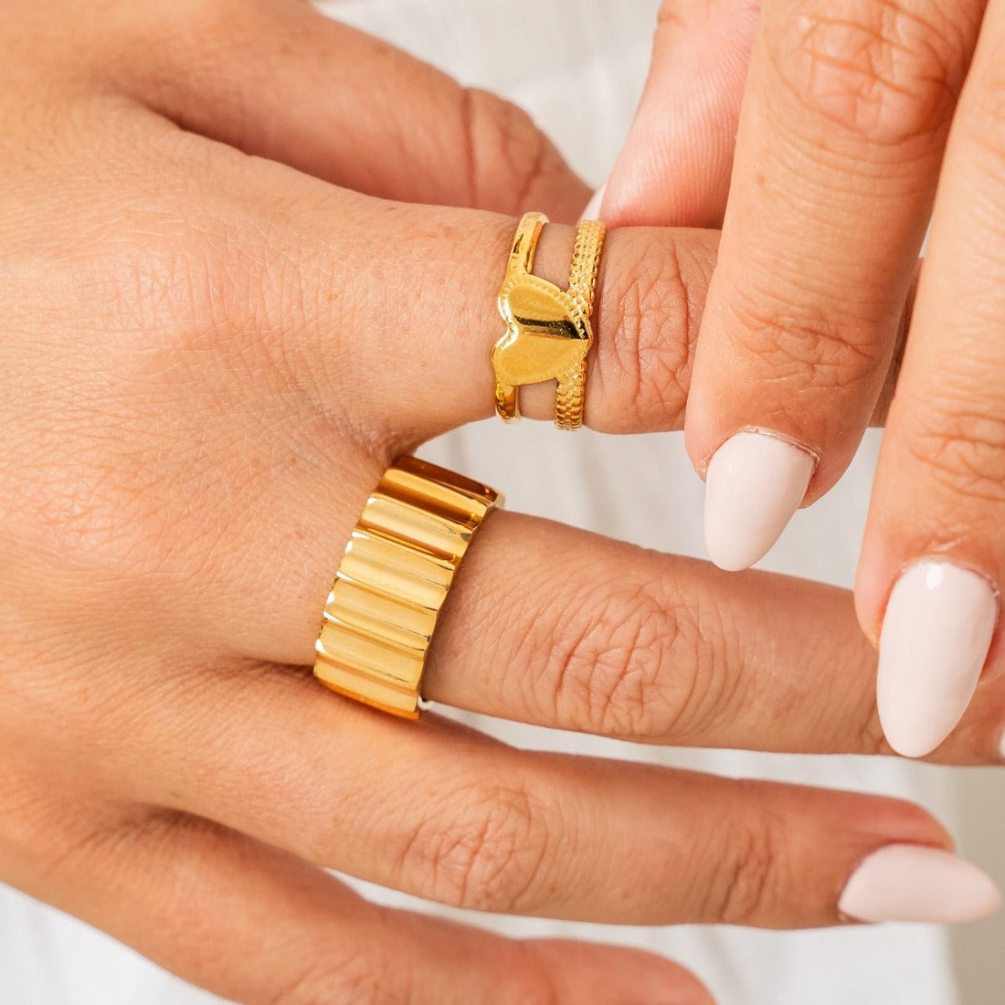 Anillo Groove bañado en oro de 18 k