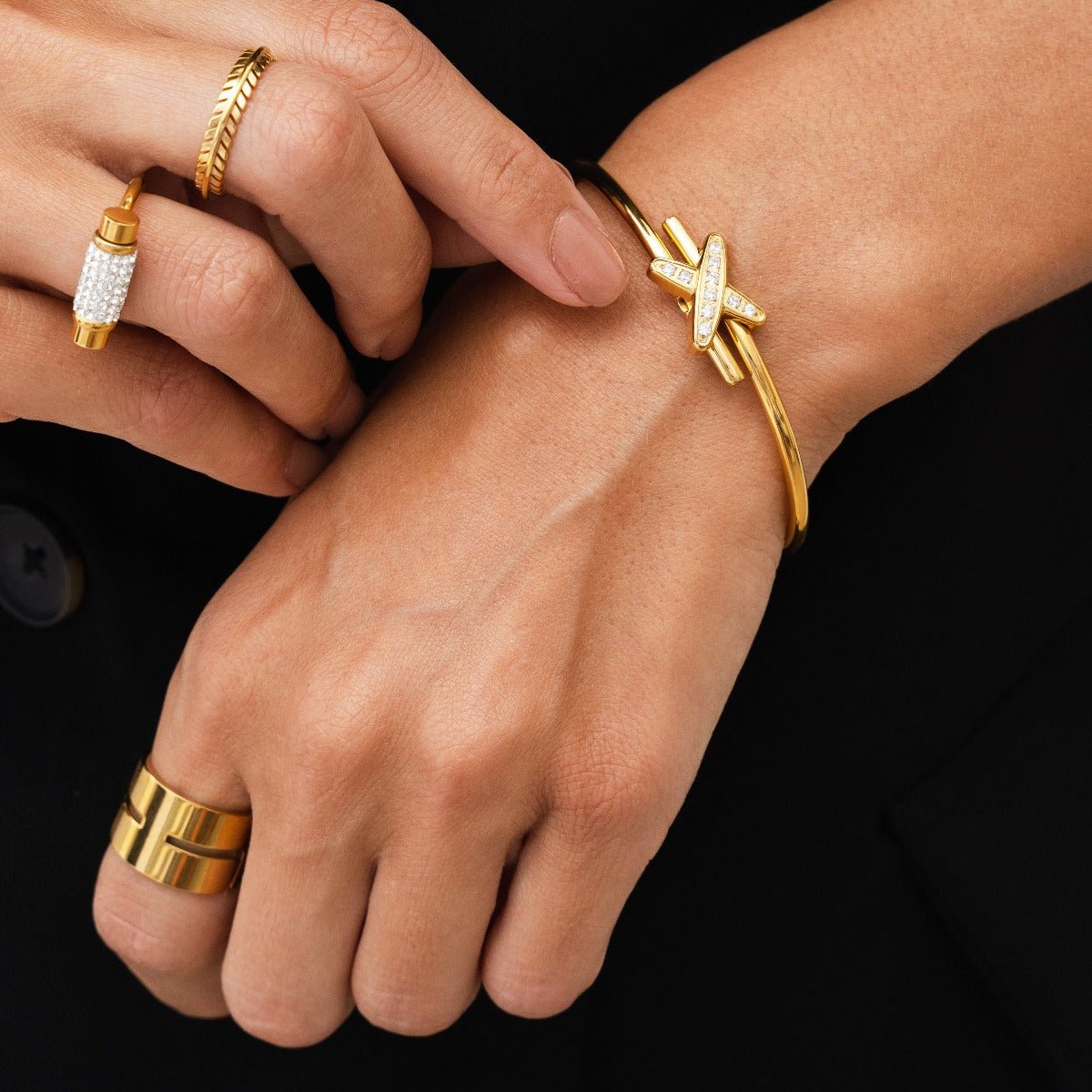 Anillo Chunky Hi-Lo chapado en oro de 18 quilates