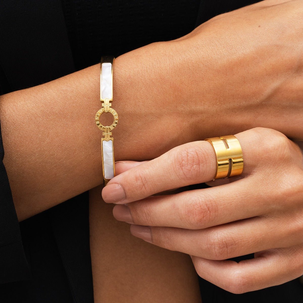 Anillo Chunky Hi-Lo chapado en oro de 18 quilates