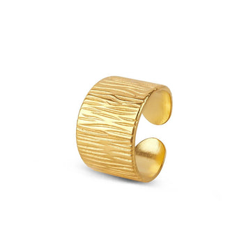 Anillo ancho texturizado ajustable bañado en oro de 18 quilates