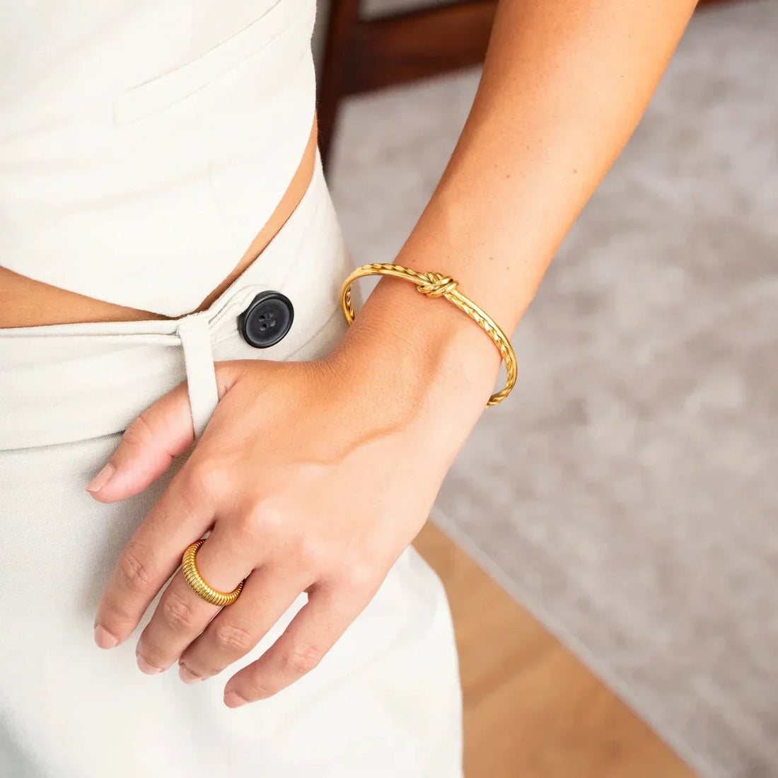 Anillo Pisa bañado en oro de 18 quilates