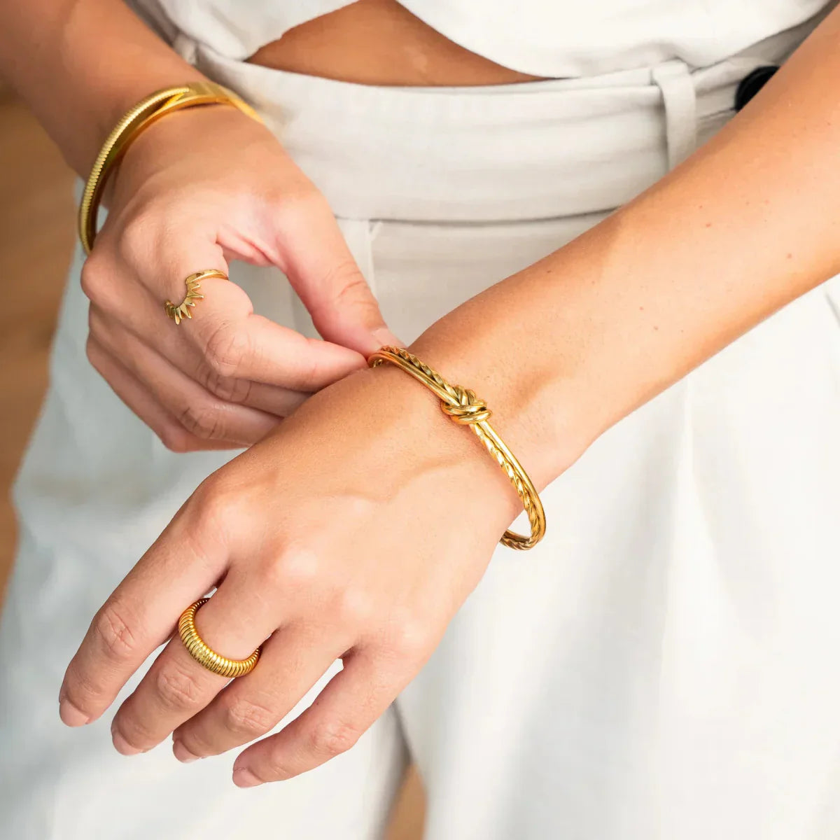 Anillo Pisa bañado en oro de 18 quilates