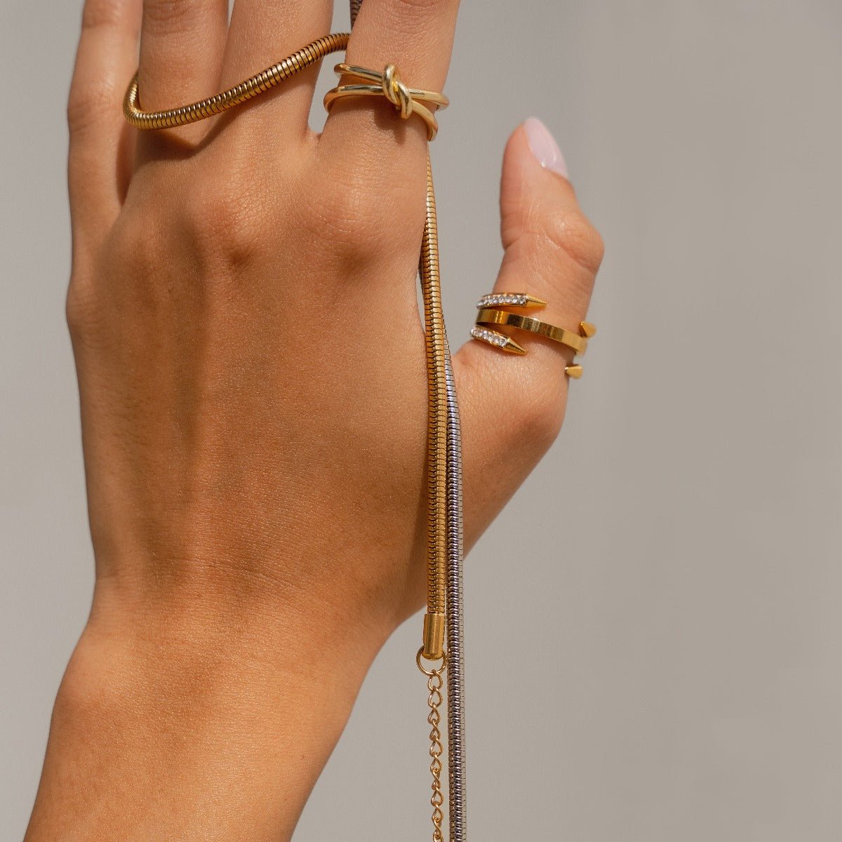 Anillo de uñas con puntas bañado en oro de 18 quilates