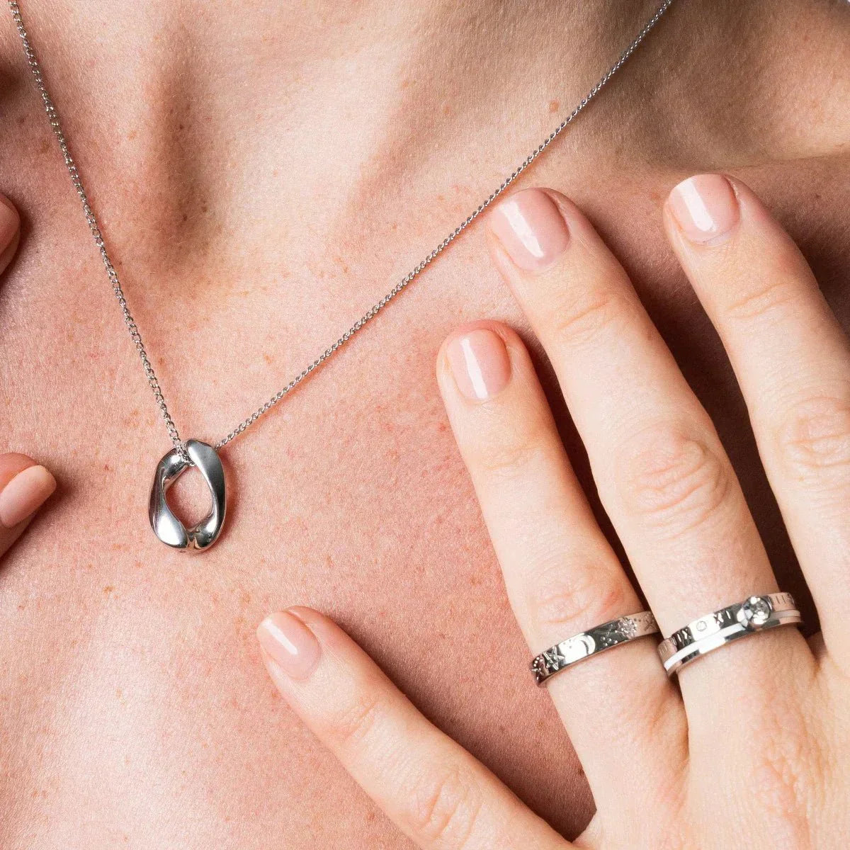 Anillo Reina con Piedra de Cristal - Plata