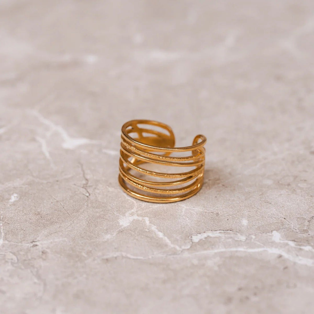 Anillo trenzado ajustable bañado en oro de 18 quilates