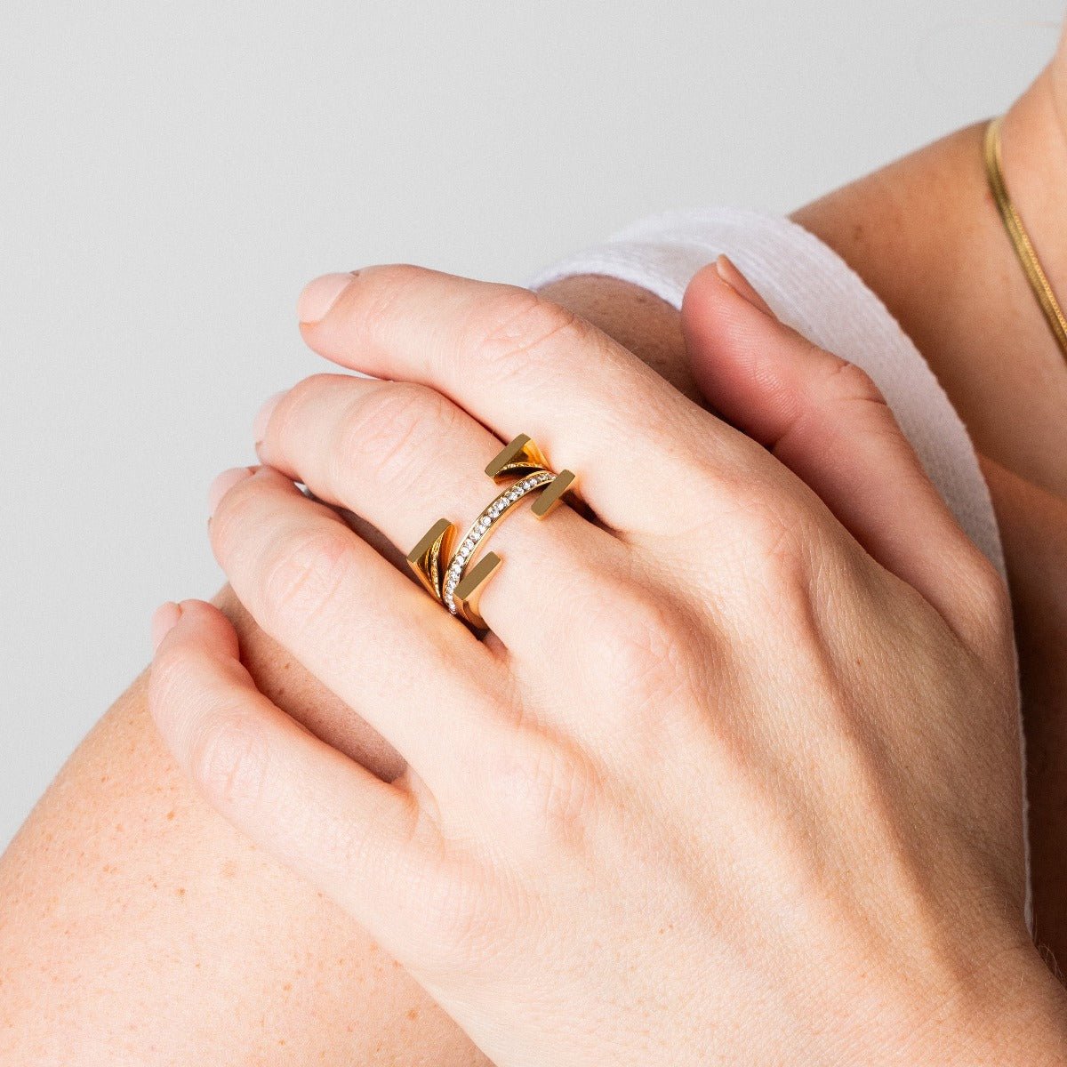 Anillo de la Verdad bañado en oro de 18k