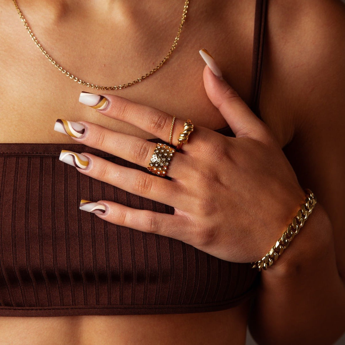 Anillo Valenciana bañado en oro de 18 quilates