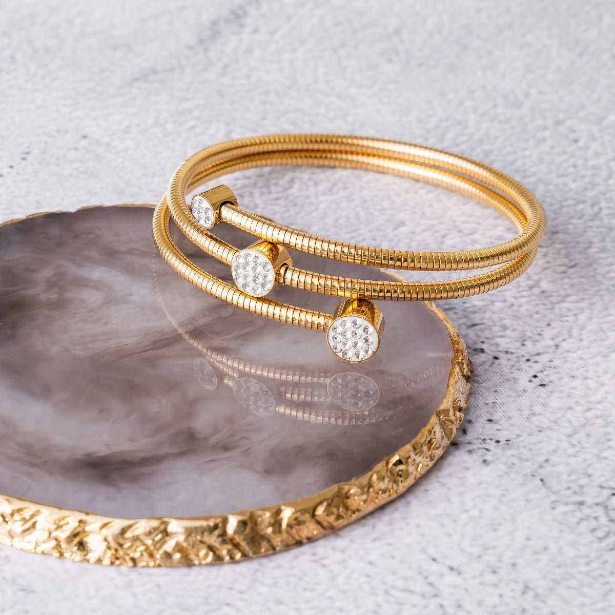 Pulsera Espiral con Cristales, Baño de Oro de 18k