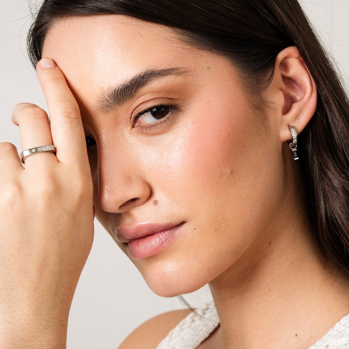 Pendientes de aro con diamantes negros - Plata