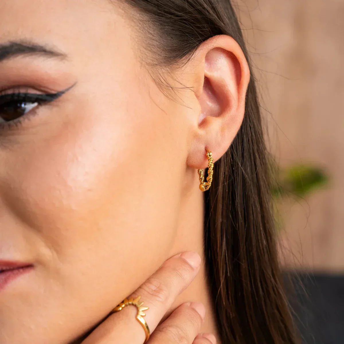 Pendientes de aro giratorios bañados en oro de 18 quilates