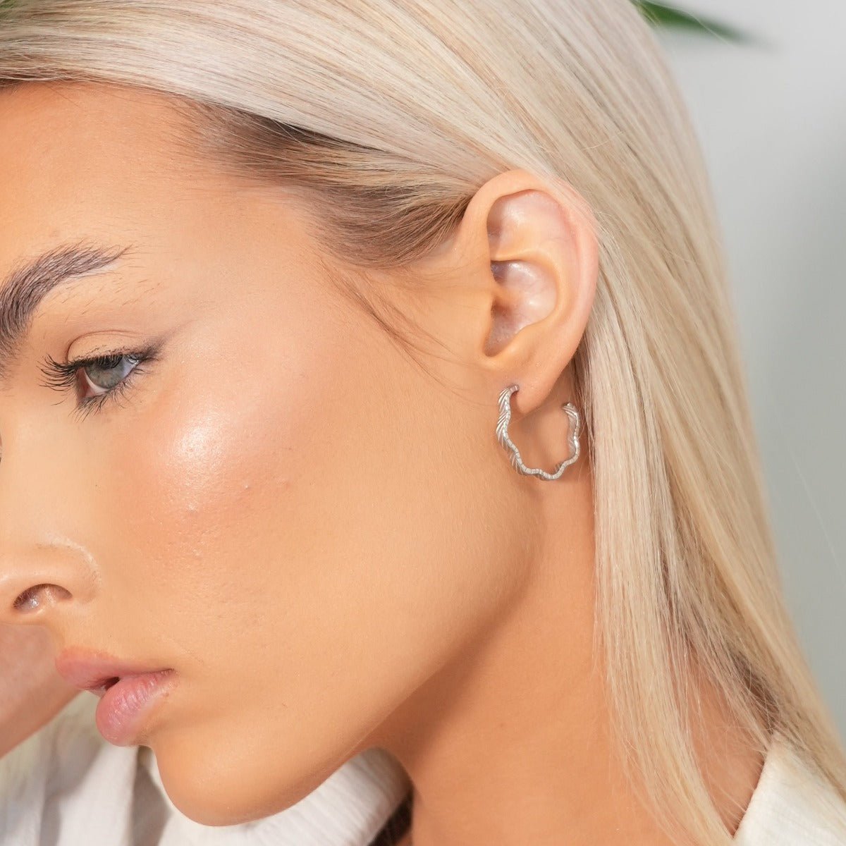 Pendientes de aro con textura ondulada - Plata