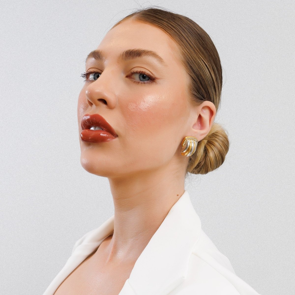 Pendientes de cúpula de cristal con baño combinado de oro y plata