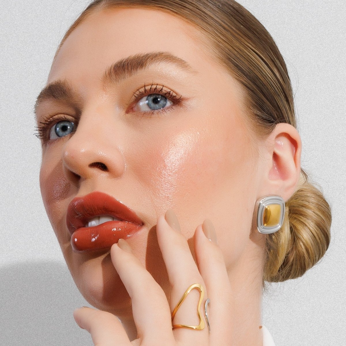 Pendientes cuadrados Lumière con baño combinado de oro y plata