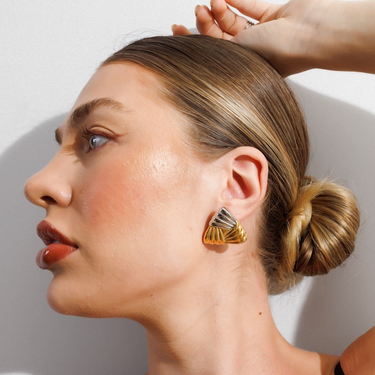 Pendientes Triad Shine con baño combinado de oro y plata