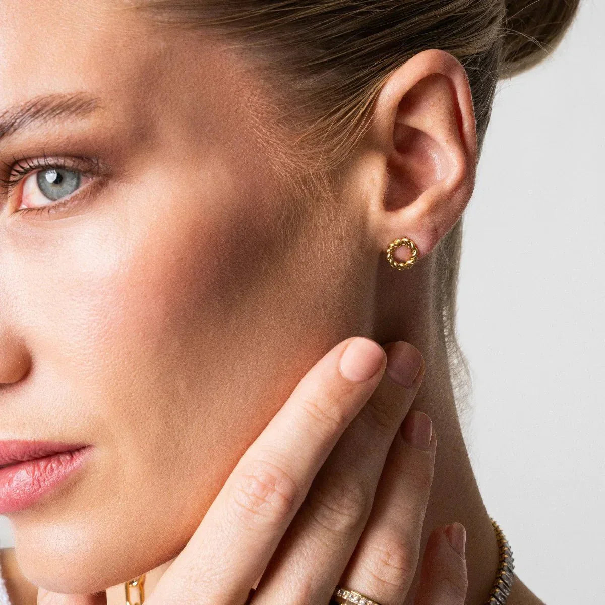 Pendientes Twist bañados en oro de 18k