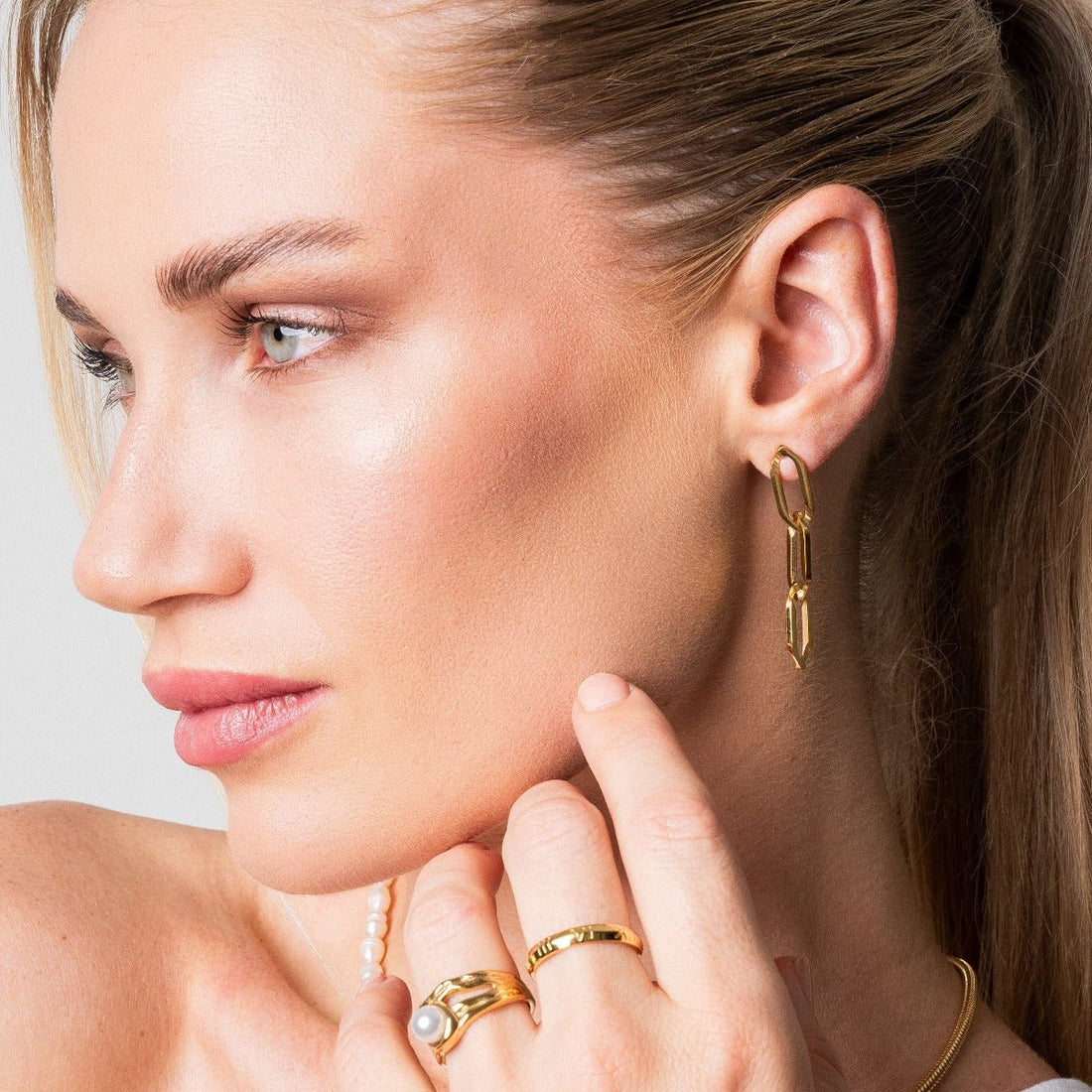 Pendientes colgantes de eslabones chapados en oro de 18 quilates