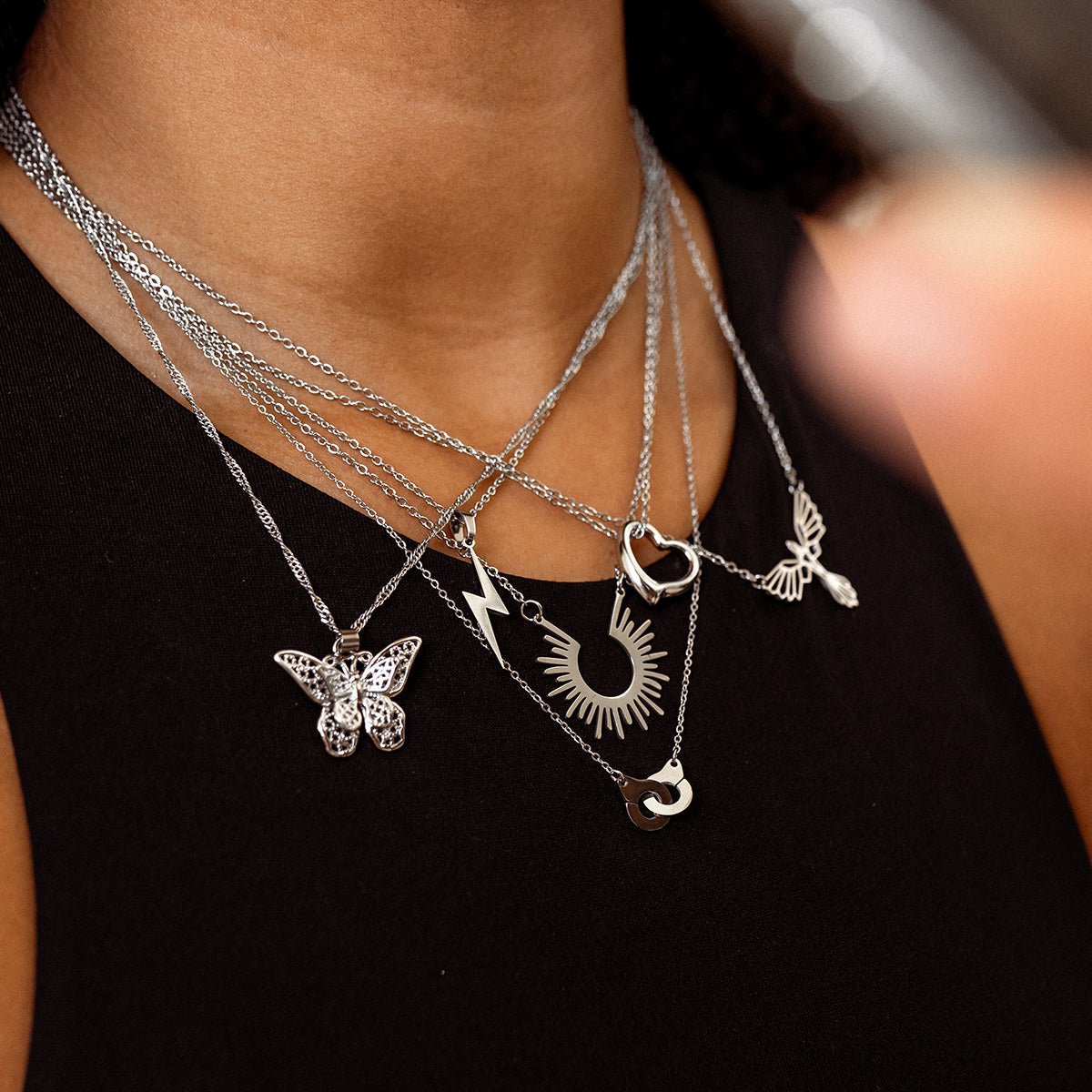 Collar de energía con colgante de rayo - Plata