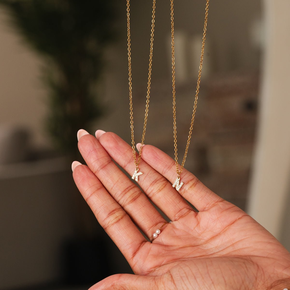 Collar con letra inicial y piedra, chapado en oro de 18 quilates