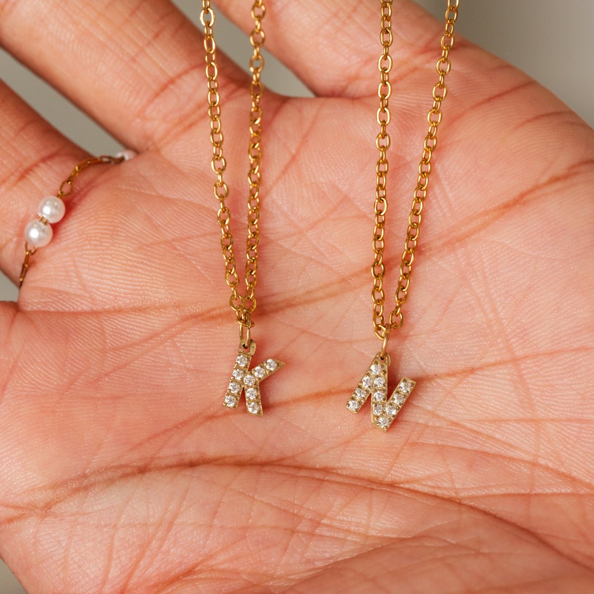 Collar con letra inicial y piedra, chapado en oro de 18 quilates