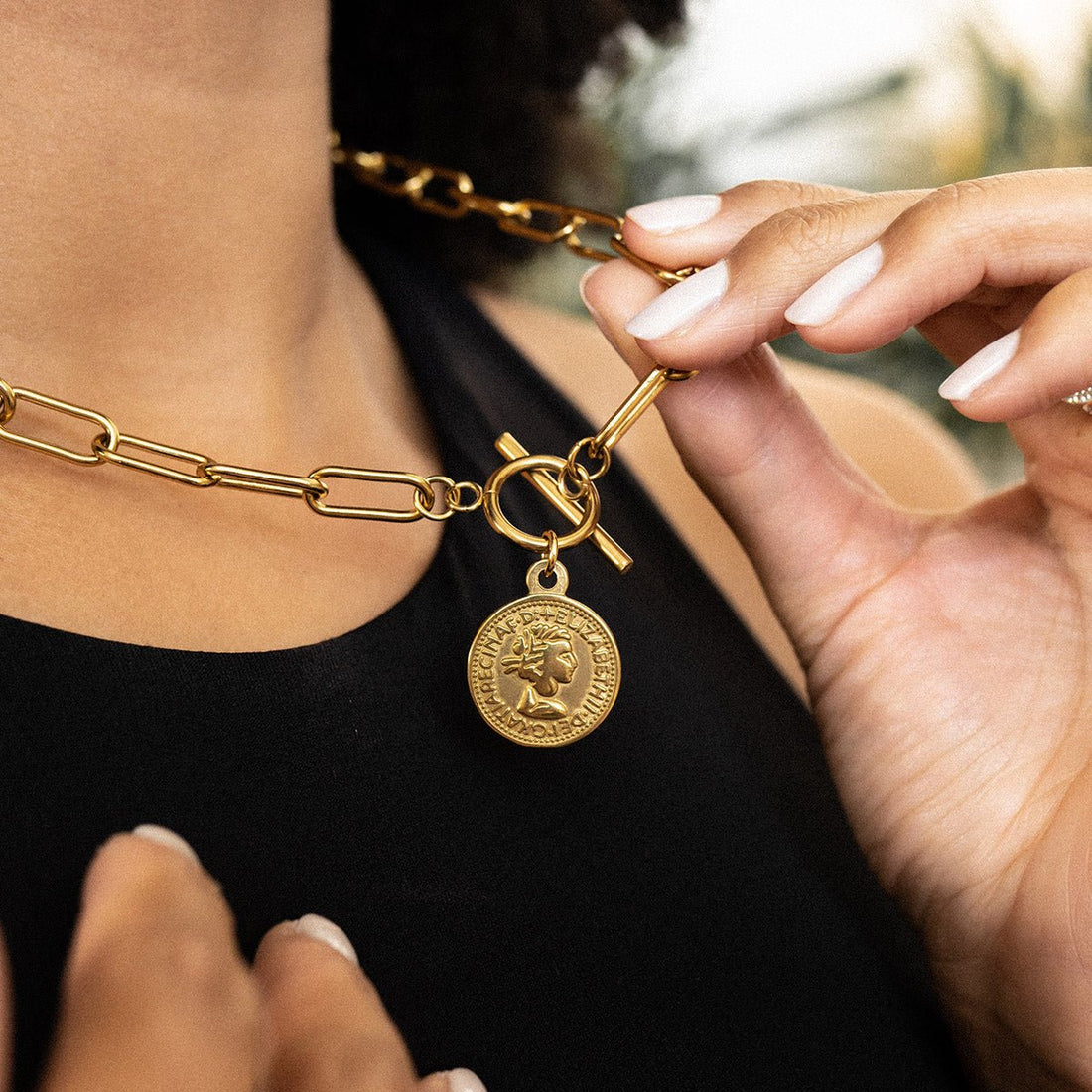 Collar de centavos de Londres bañado en oro de 18 quilates