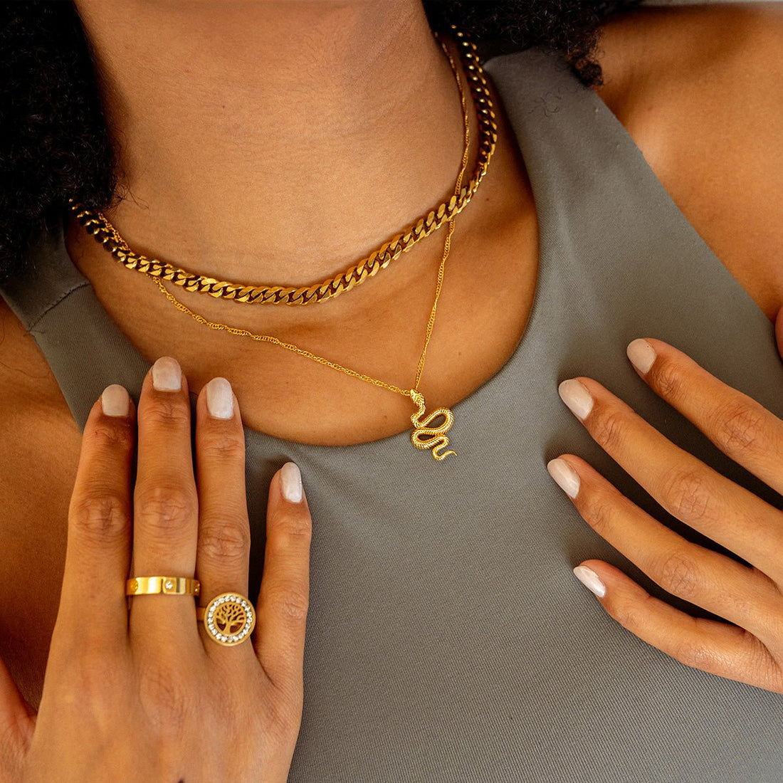 Collar con colgante de serpiente bañado en oro de 18 quilates