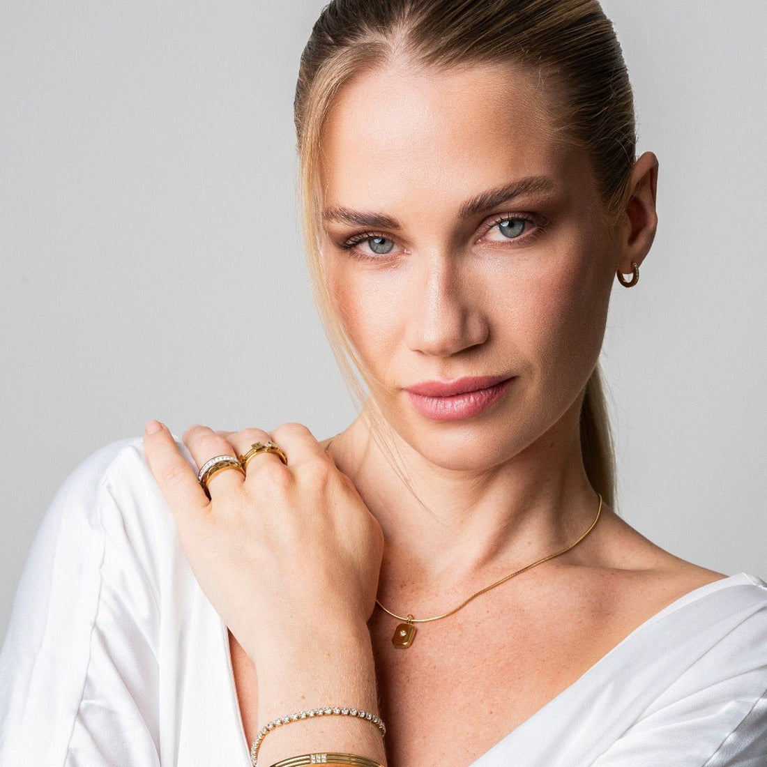 Collar Shine con colgante bañado en oro de 18 quilates