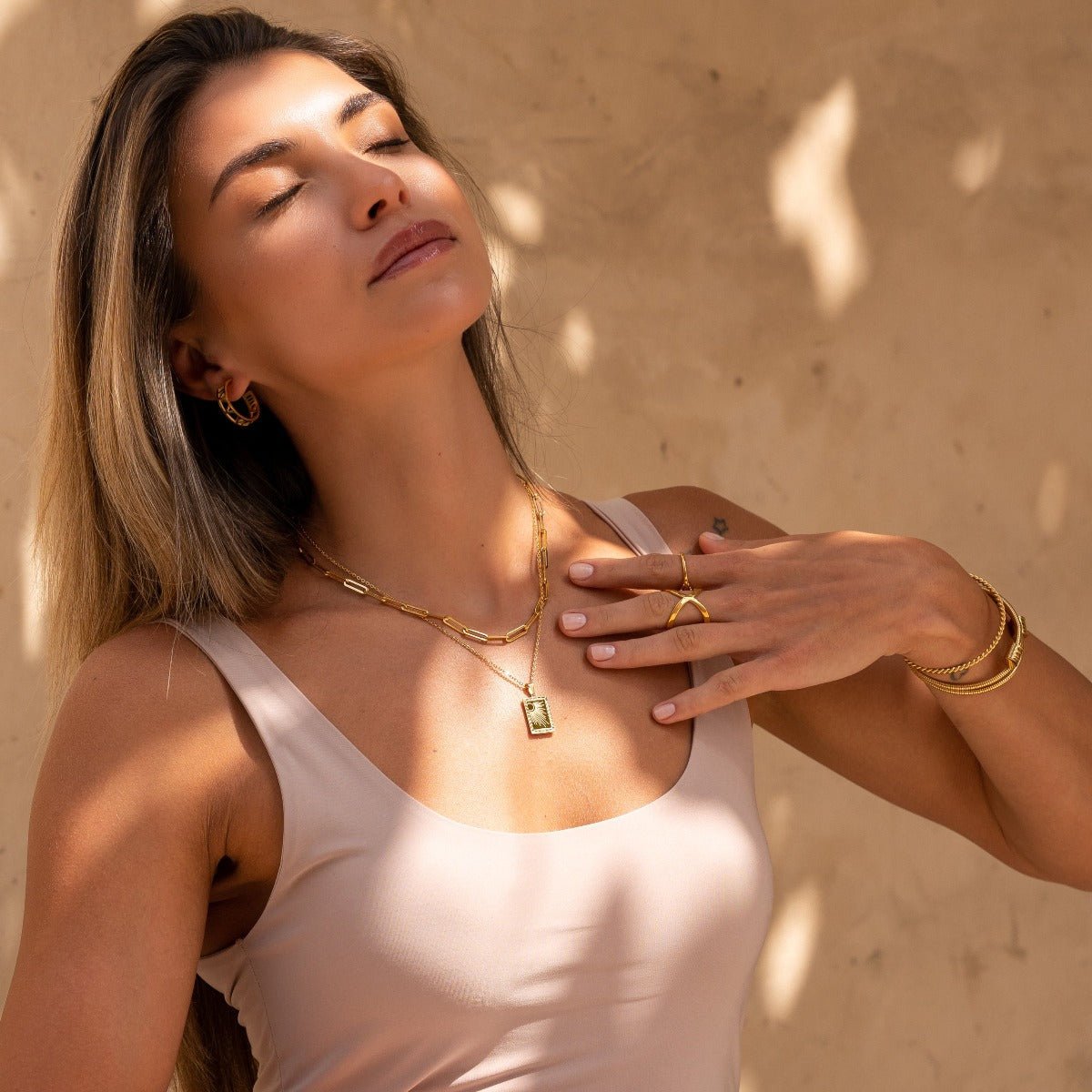 Collar con colgante Sunrise, chapado en oro de 18 quilates