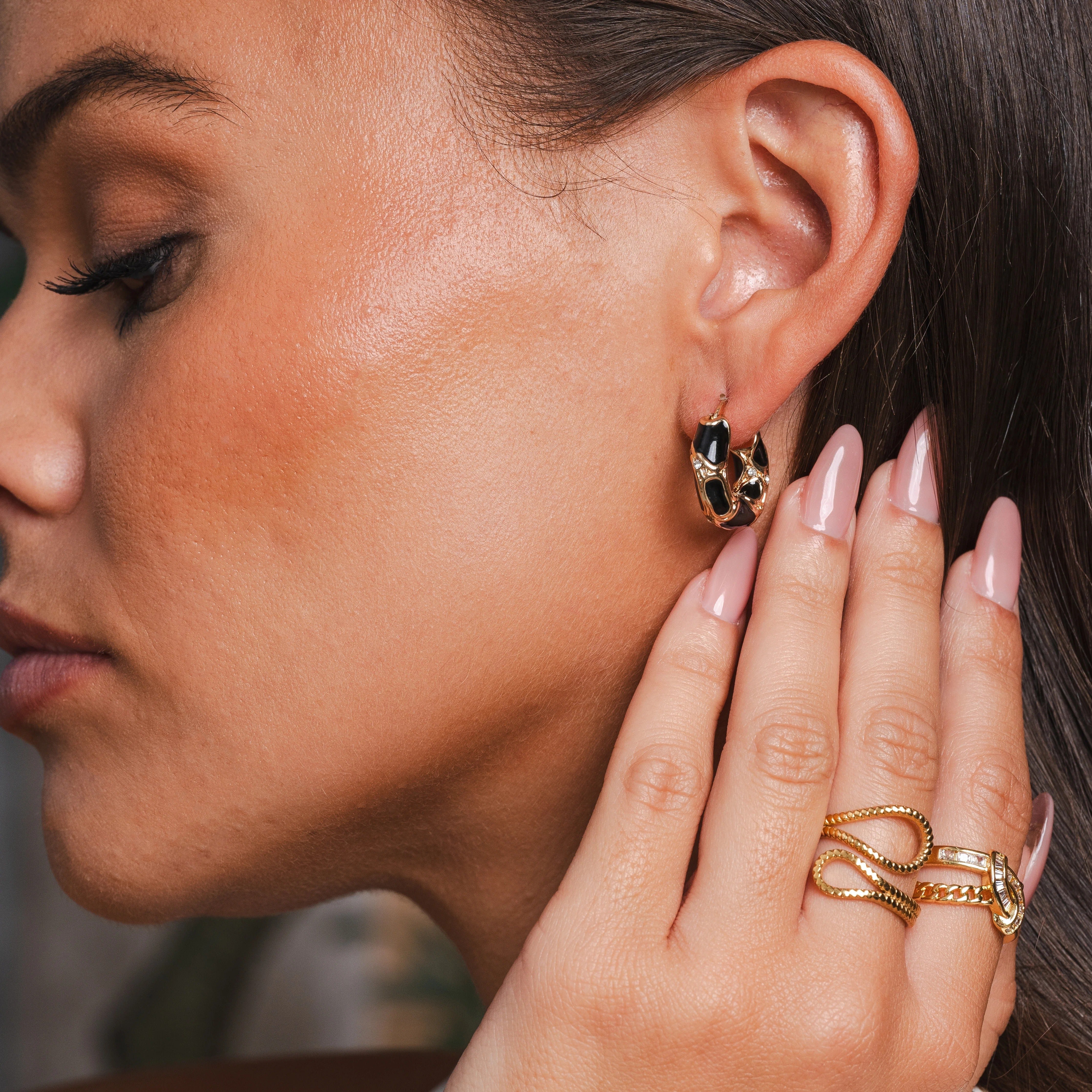 Anillo ajustable Ava Abstract bañado en oro de 18 quilates